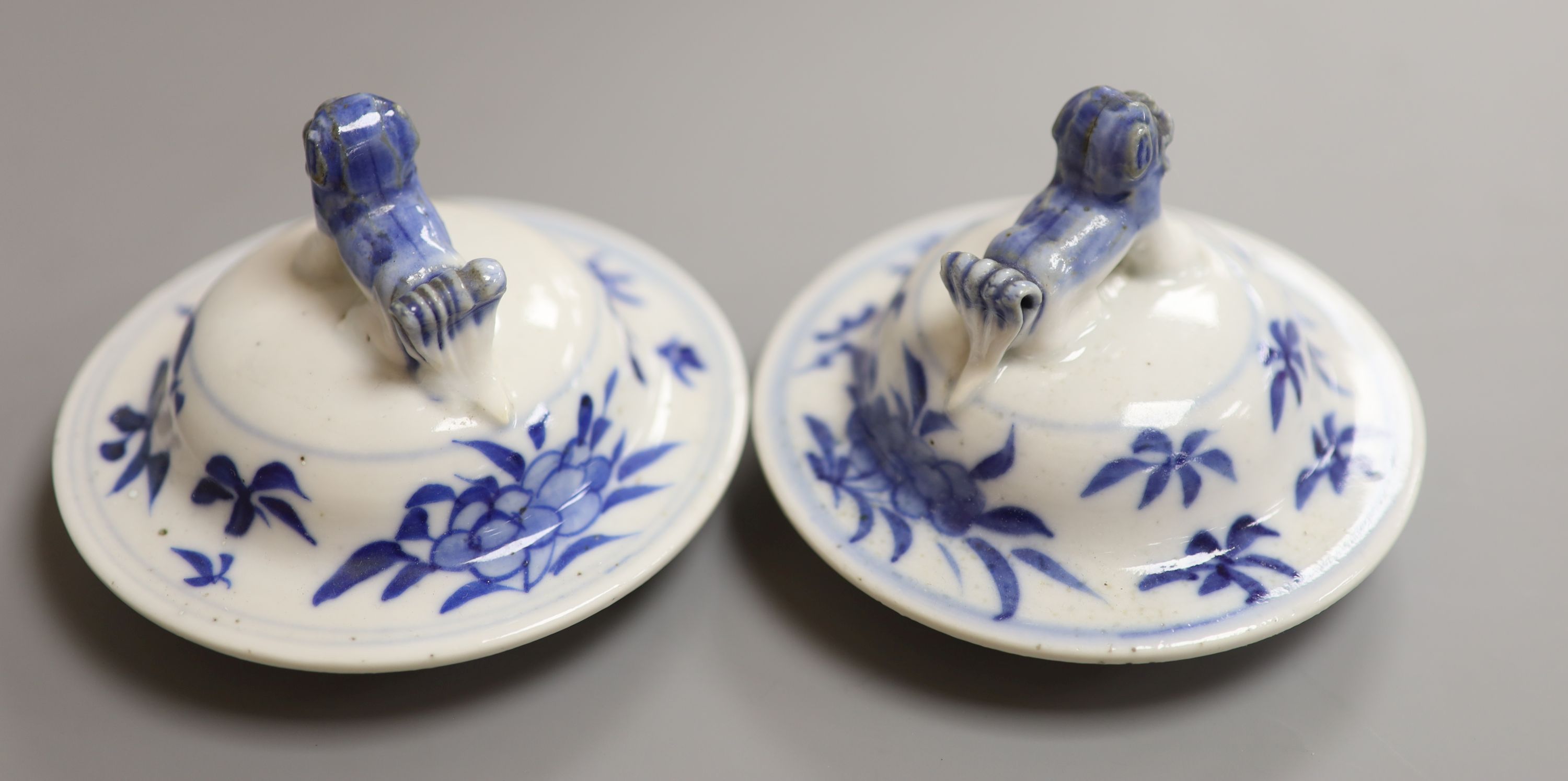 A pair of 19th century Chinese blue and white vase covers, diameter 10cm
